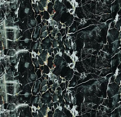 踏上架于原始马赛克之上的高架玻璃步道