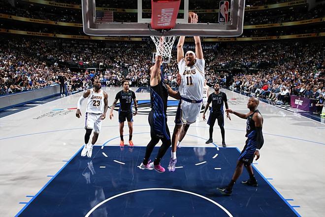 独行侠逆转湖人终结三连败 海斯砍23分创赛季新