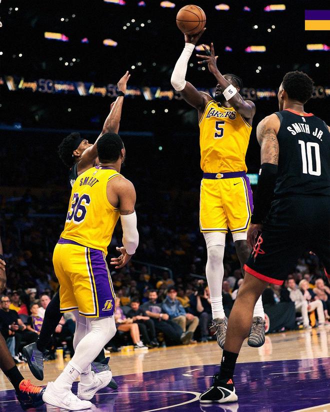 勒布朗·詹姆斯单核带队湖人首战击败火箭